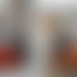 Comparatif chariot élévateur électrique vs diesel : duel intérieur propre et extérieur robuste (VMAX).