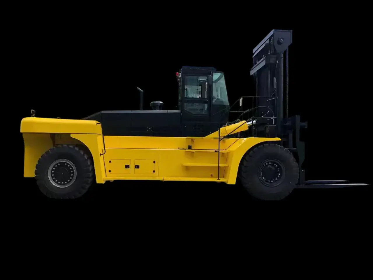 Chariot élévateur diesel 50 tonnes VMAX vue latérale droite avec cabine fermée