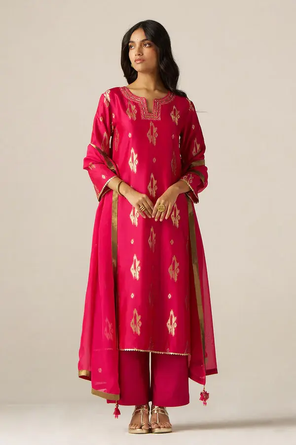 Zari Woven Festive Kurta Set Free shipping to Germany, France, Dubai, Singapore