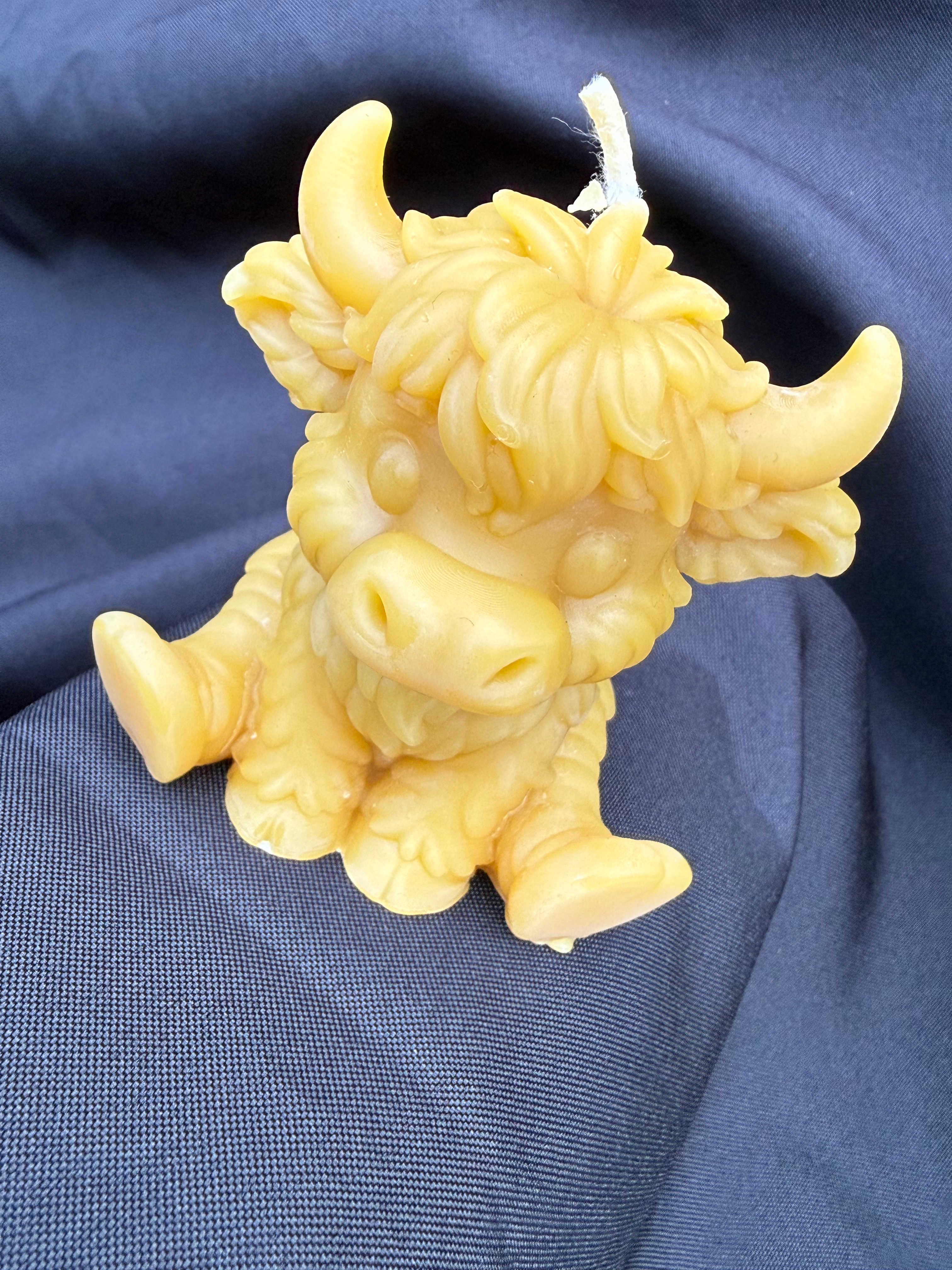 Highland Cow Beeswax Candle 