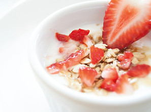 Granola strawberry yogurt fresh home easy healthy lekker