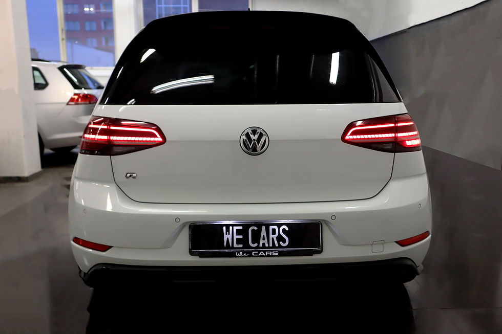 Miniatyrbild: Volkswagen Golf 5-dörrars R 2.0 TSI 4M R Pano B-Kam 300hk 2017