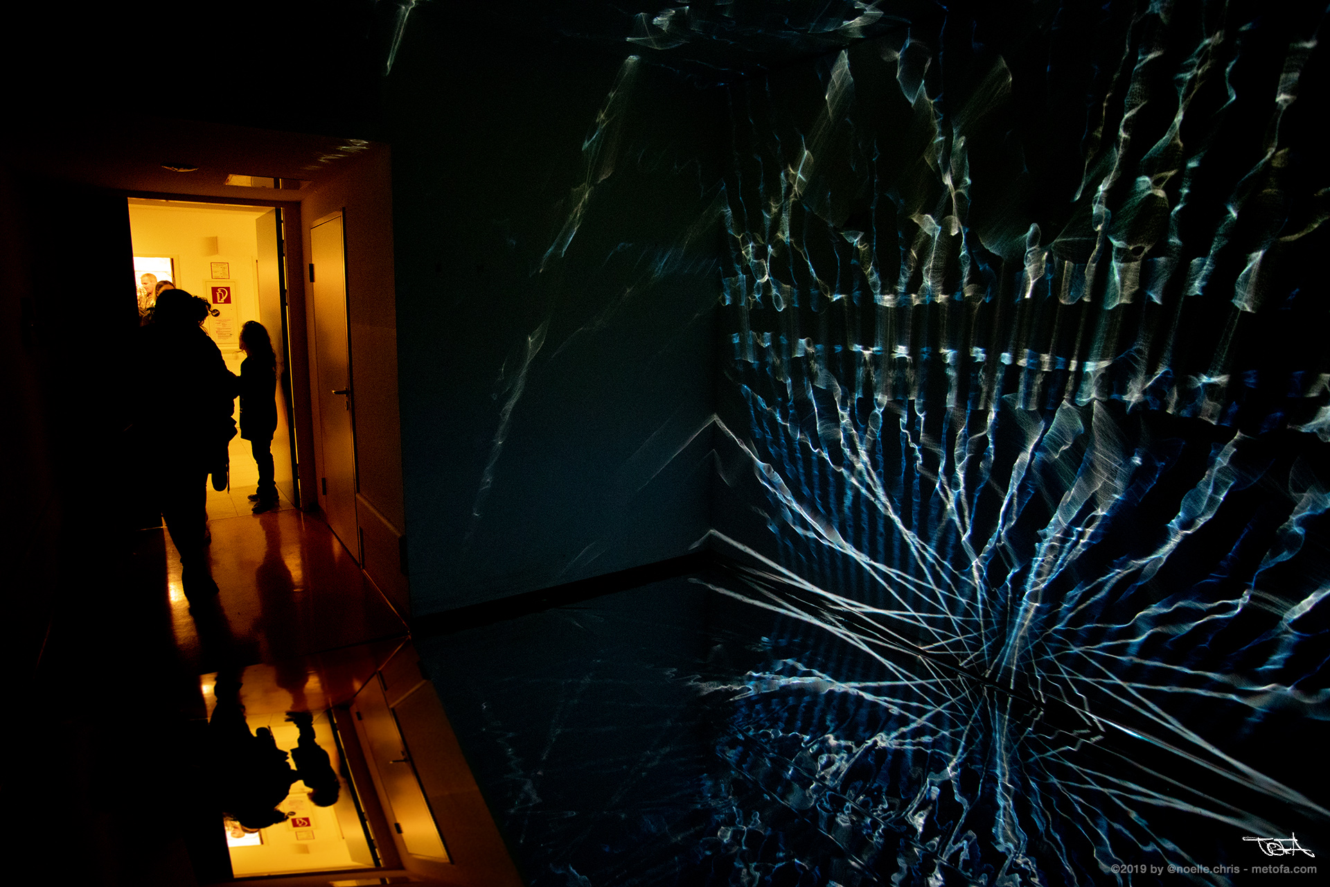 Иммерсивная комната. Современное интерактивное искусство инсталляция. Иммерсивная выставка teamlab. Иммерсивная выставка teamlab. Проекционные инсталляции.