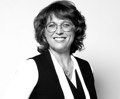 BjörkJakobsdóttir_Bros_Lit2020_LjósmGassi (1)_edited_edited_edited.jpg