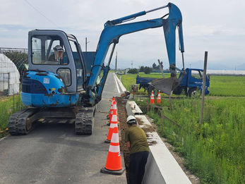 学校線の埋戻しをはじめました。