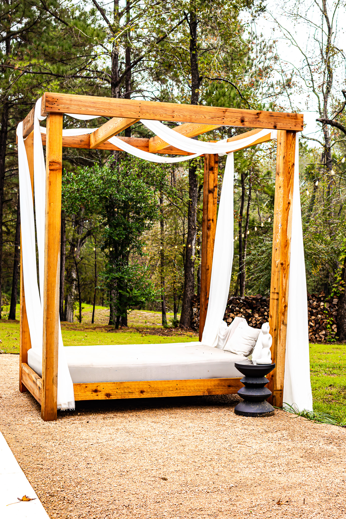 An outdoor canopy daybed surrounded by the Blackwood woodland