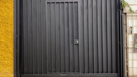 Portón metálico