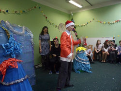 Миколай із подарунками 18