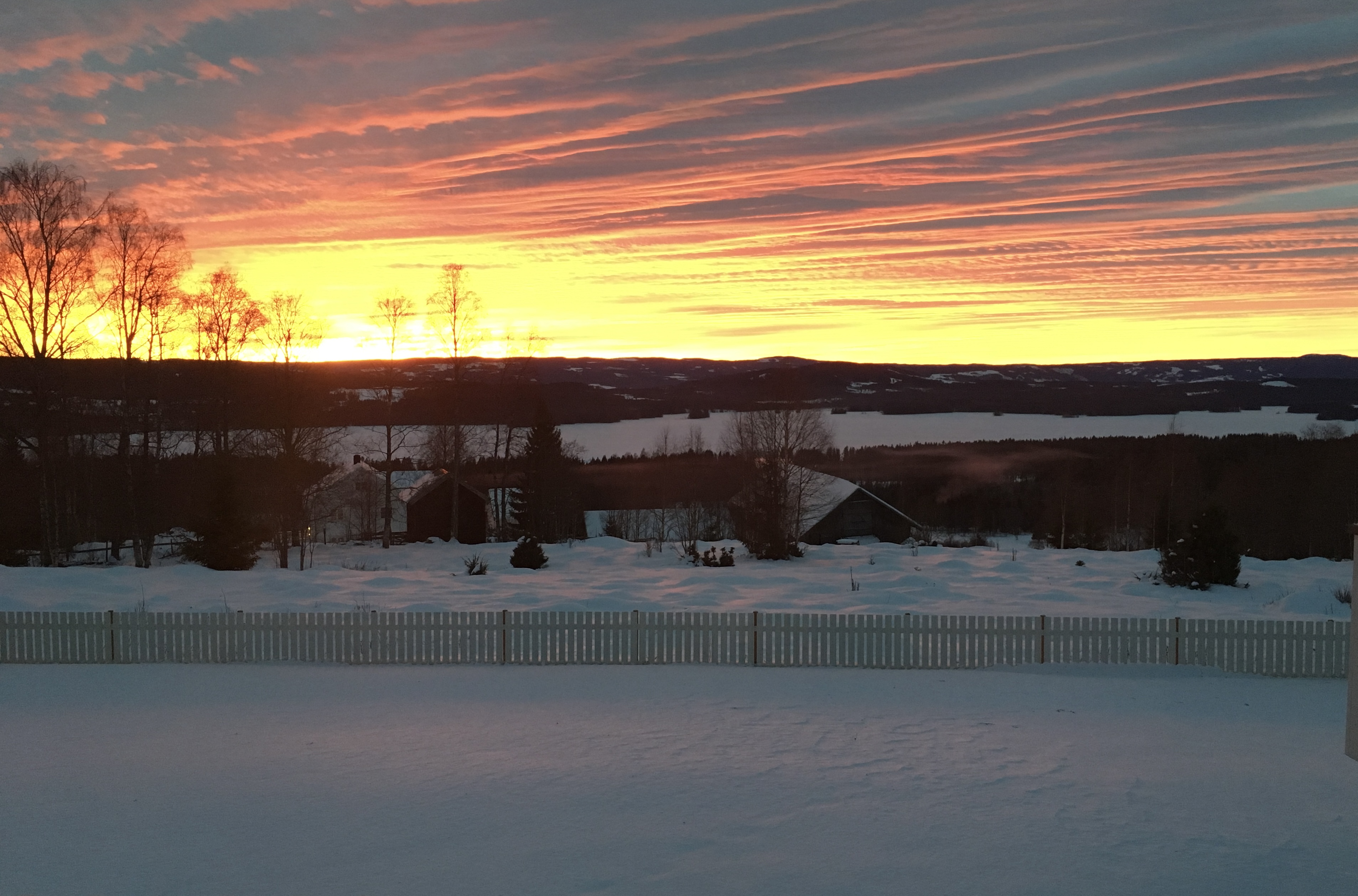 "Utsikt over Næra fra Kauserudvegen"