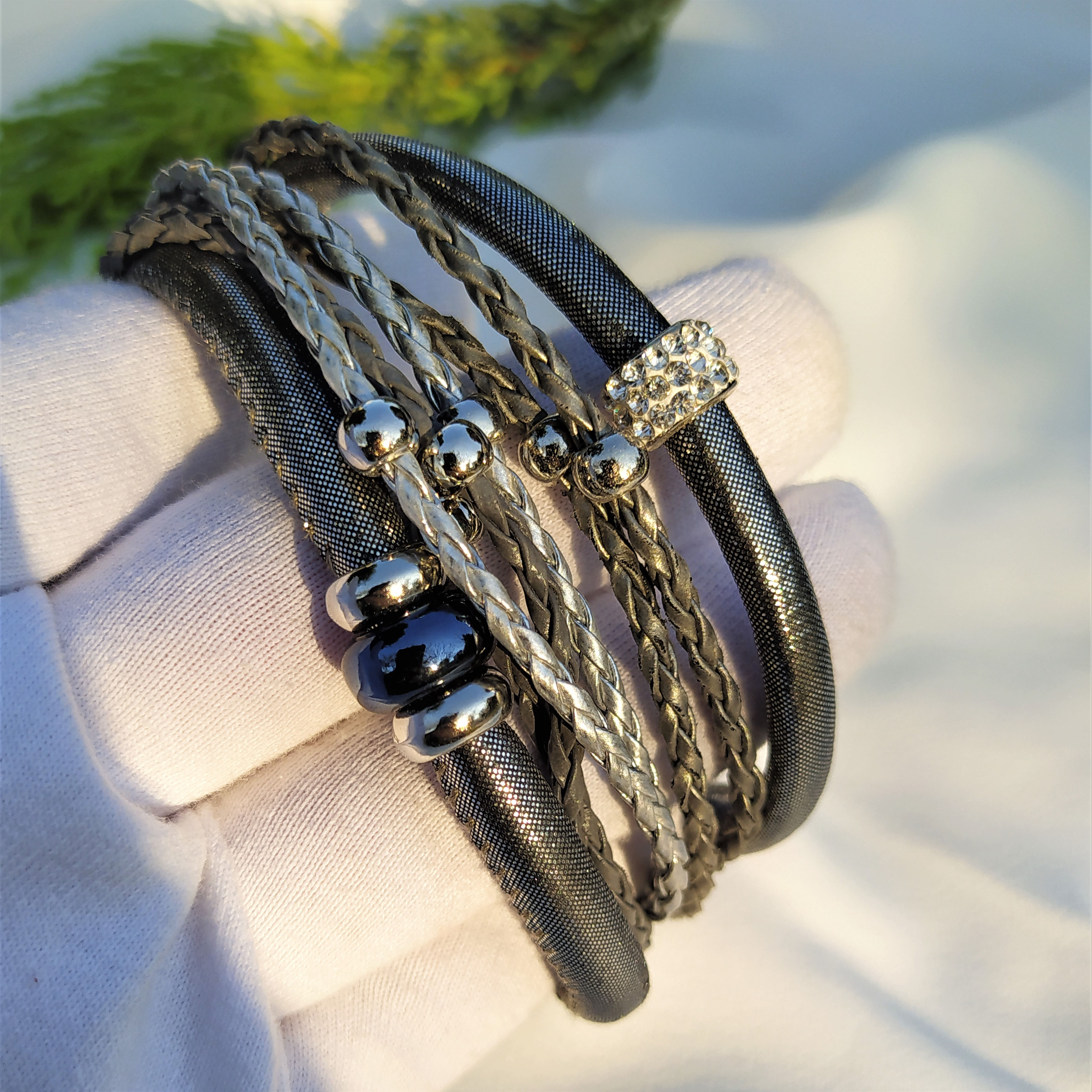 سوار جلد نسائي