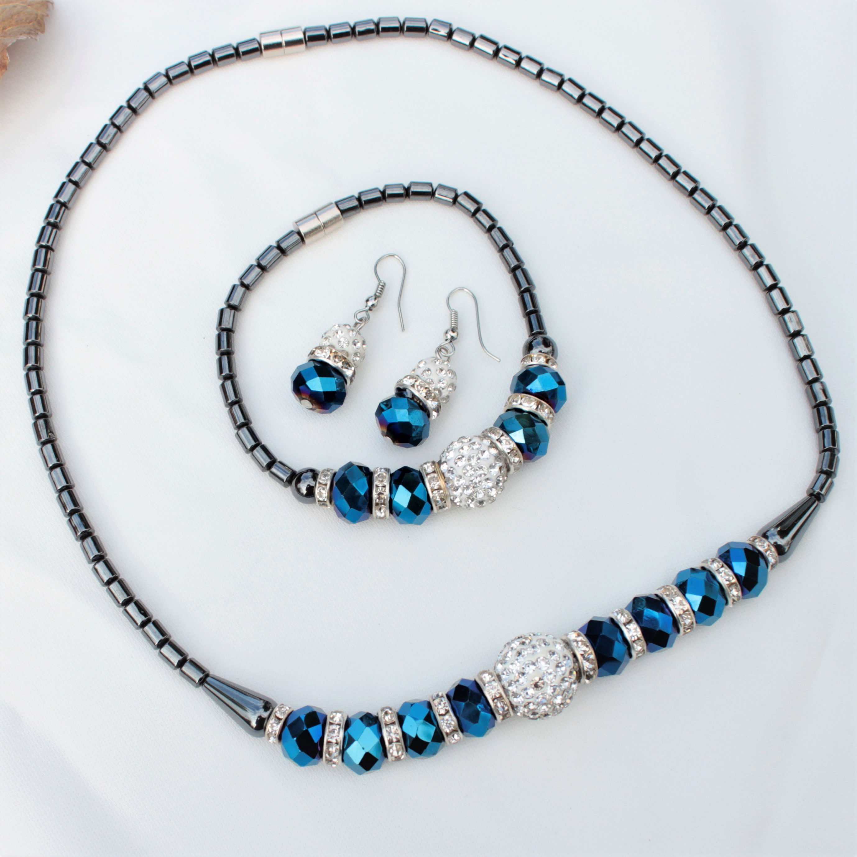 Combinazione di collana di orecchini con bracciale in pietra naturale