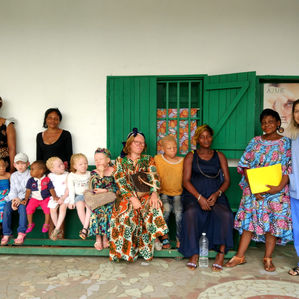 Una asociación de albinos visita el Hospital de Ebomé para recibir una consulta gratuita