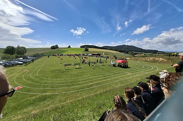 Anlässlich des 50-jährigen Bestehens unserer Feuerwehrjugend hatten wir dieses Jahr die Ehre für das BFKDO Wr. Neustadt den 44. Bezirksfeuerwehrjugendleistungsbewerb bei uns in Hollenthon auszurichten.

Unsere Feuerwehrjugend konnte bei ihrem Heimspiel in den Wertungsklassen Bronze und Silber jeweils den Sieg erringen.

Die Tagesbeste Gruppe wurde die Jugendgruppe Küb aus dem Bezirk Neunkirchen.

Neben vielen Ehrengästen aus dem Feurwehrwesen und der Politik freute es uns das wir LBD Dietmar Fahrafellner beim Bewerb begrüßen konnten. 

Weitere Berichte:
https://www.bfkdo-wiener-neustadt.at/news/news-bfkdo/9410-44-bezirksfeuerwehrjugend-leistungsbewerb-wr-neustadt-in-hollenthon