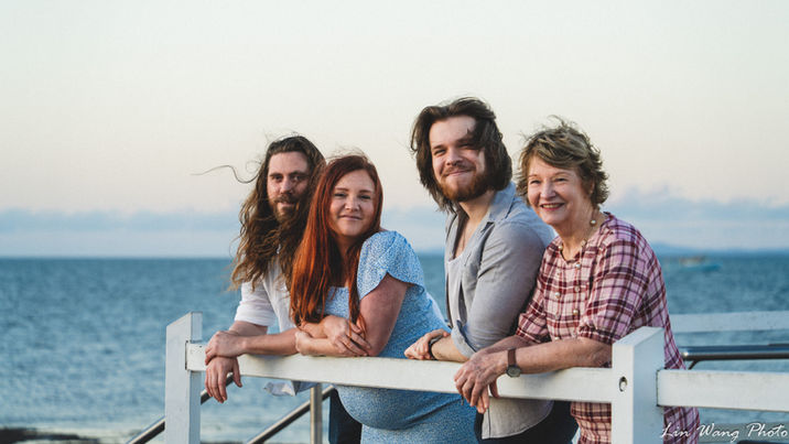 Family photo at Wynnum Jetty