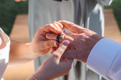 Romantic golden hour wedding at Gold Coast Regional Botanic Gardens in Benowa.