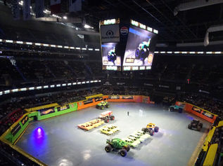 HOT WHEELS MONSTER TRUCKS LIVE: GLOW-N-FIRE