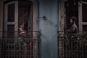 DISNEY PLUS - ENTRE PAREDES