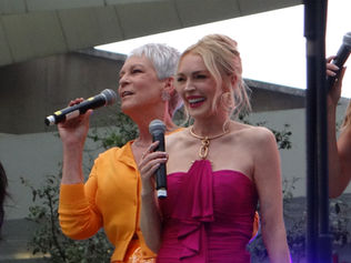 UN VIERNES DE LOCOS - JAMIE LEE CURTIS Y LINDSAY LOHAN EN MEXICO