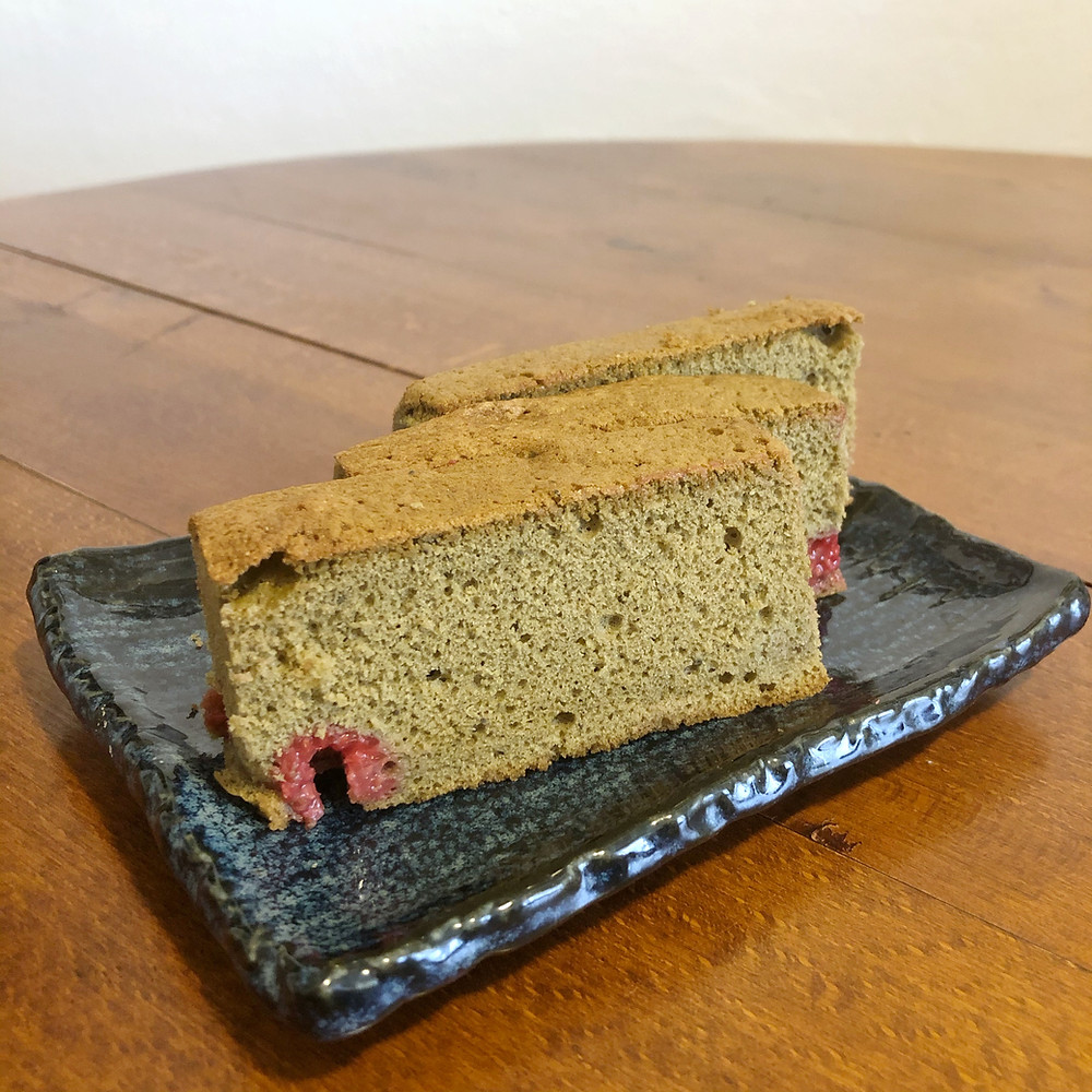 Green tea Castella with raspberries sponge cake ricetta Cookingwiththehamster