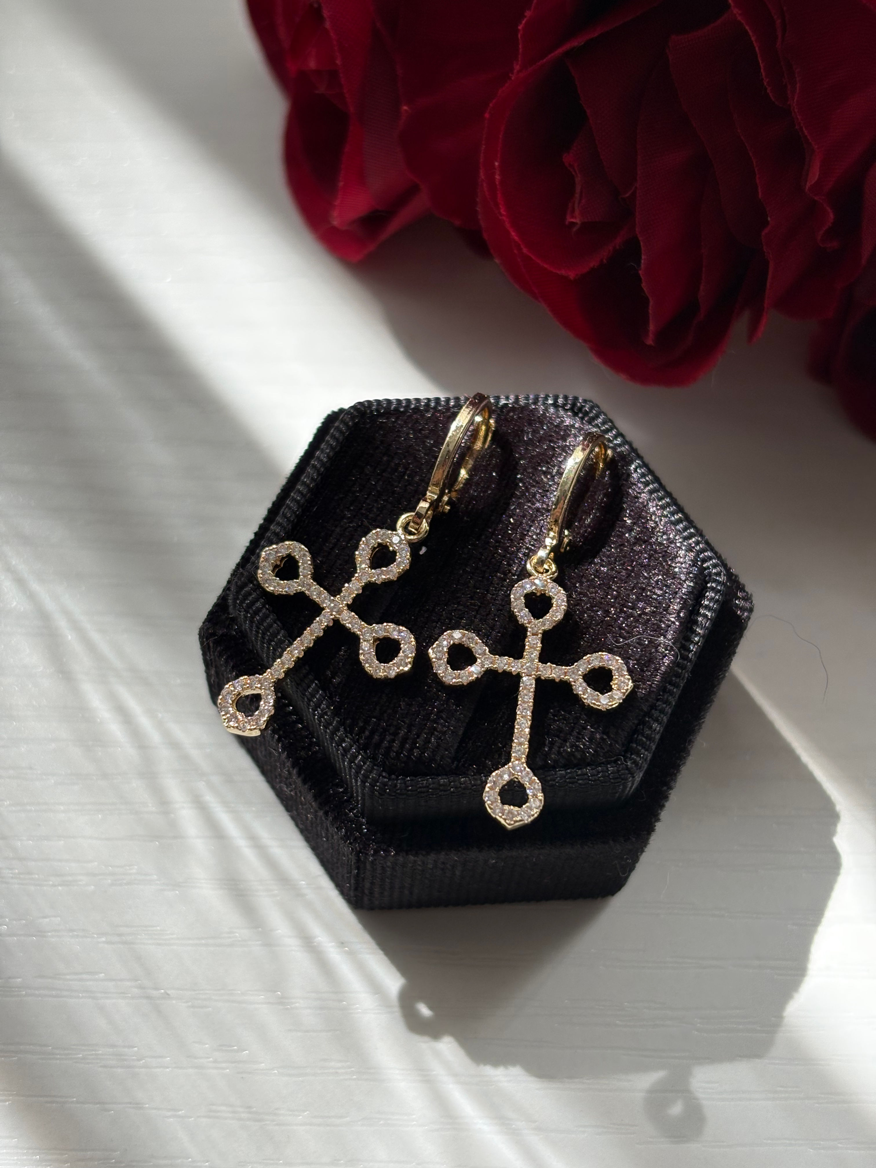 Cercei Shiny Crosses