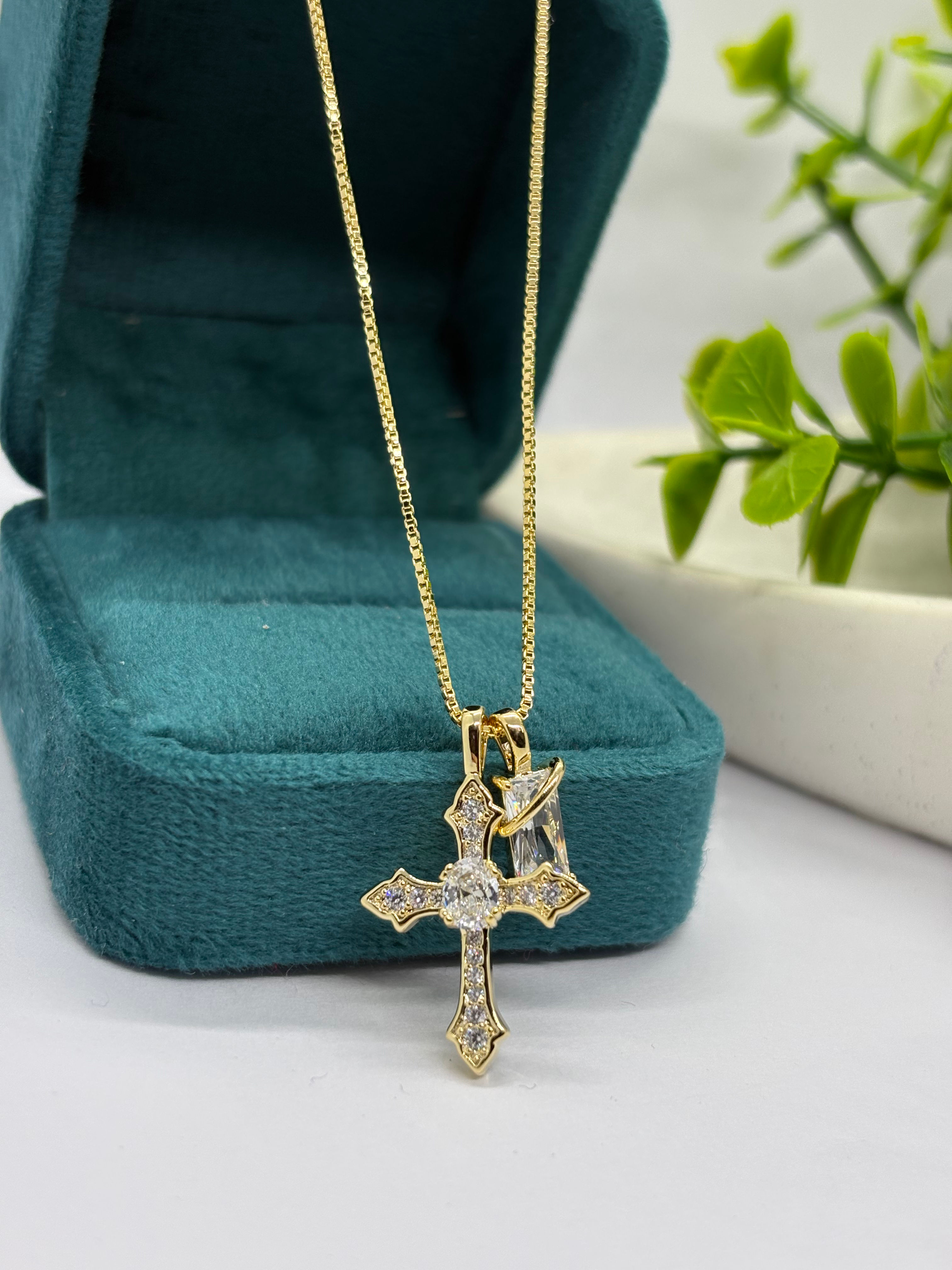 Lănțișor Cross Charm