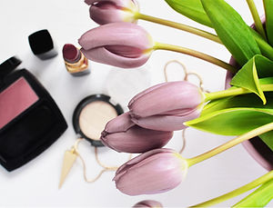 Makeup und Tulpen