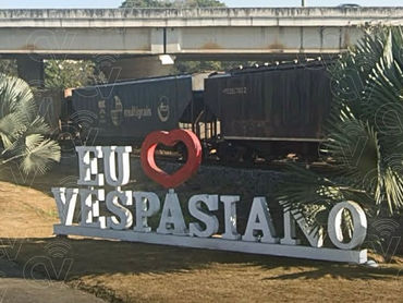 Letreiro "Eu amo Vespasiano", na entrada na cidade