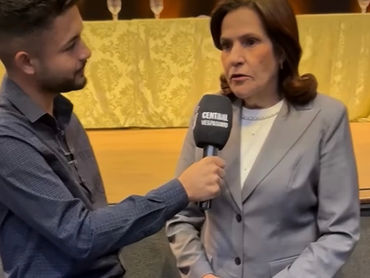 Central Vespasiano na cerimônia solene no Cine Teatro Capucho