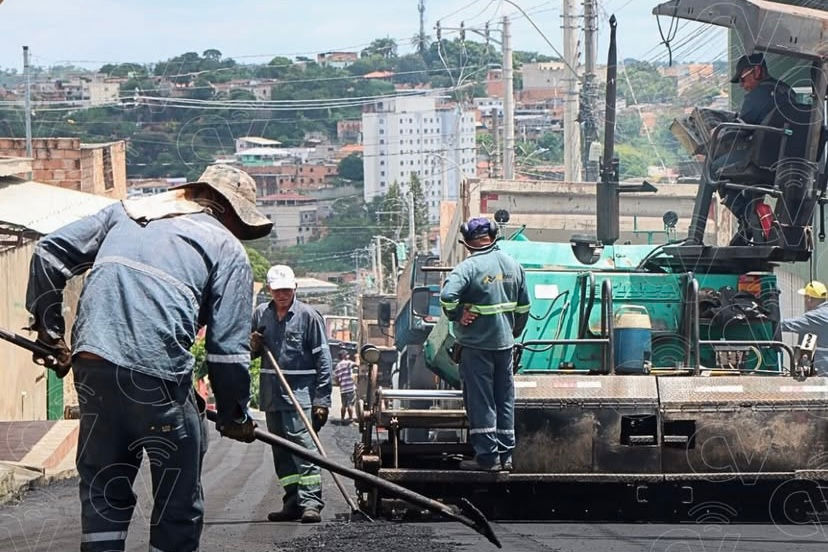 Operação de limpeza de vias, tapa-buracos e desobstrução de bueiros