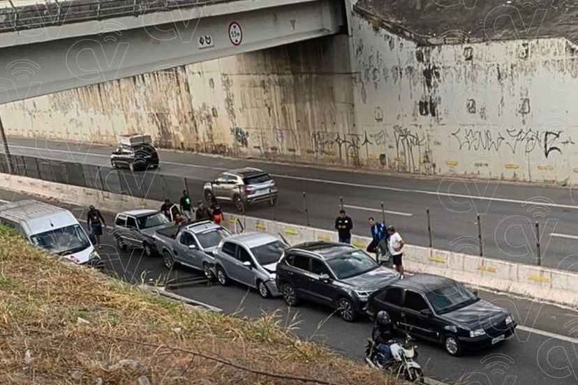 Engavetamento na rodovia MG-10