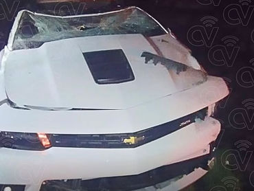 Condutor perde o controle de Camaro e sofre acidente na MG-10, em Vespasiano