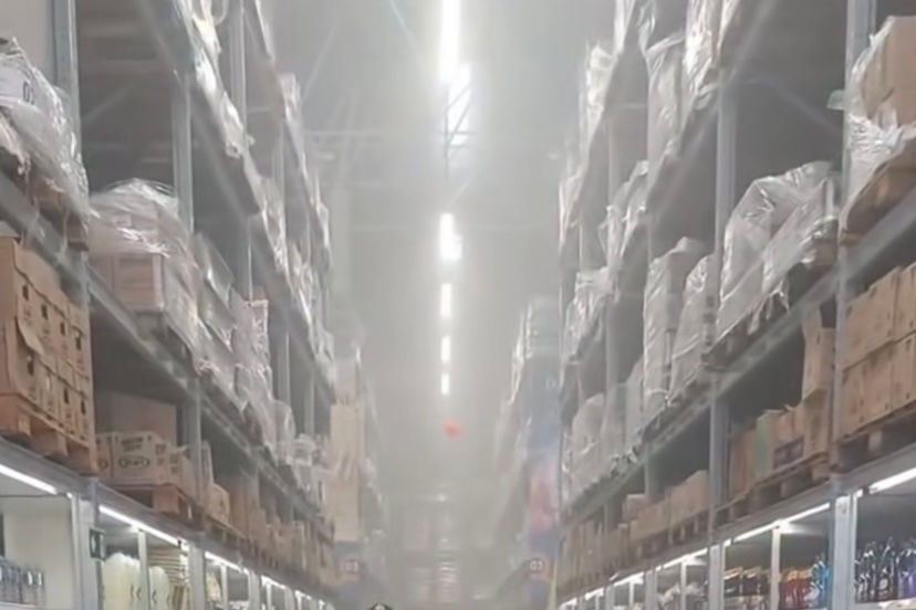 Fumaça no interior do Hipermercado Economart