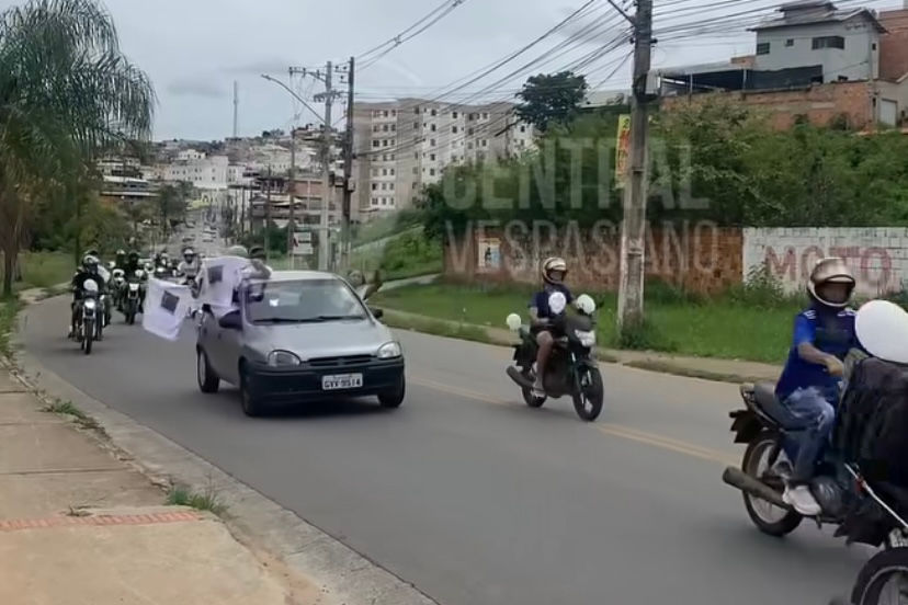 Cortejo em despedida de Davy.