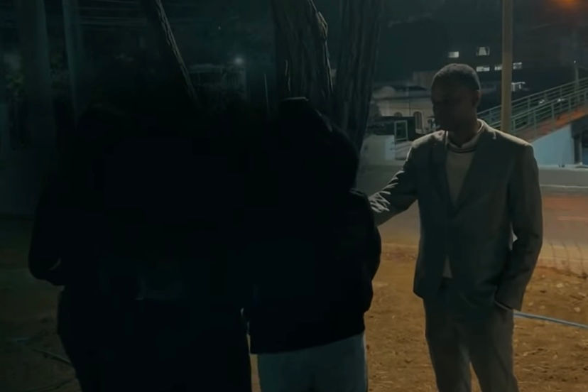 Central Vespasiano conversa com funcionárias da loja