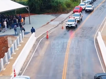 Ponte Pamella Cristina Cabral, no bairro Angicos.