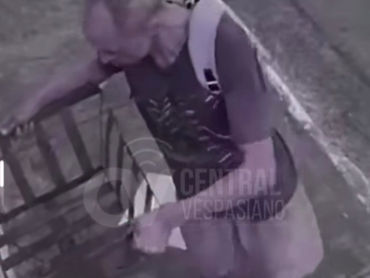 Vídeo flagra furto de lixeira no bairro Célvia, em Vespasiano