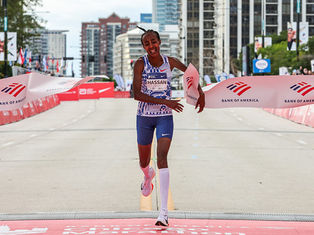 Sifan Hassan (NED) set a new women’s course record in 2:13:44