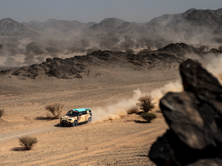 Defender Rally breaks new ground in Argentina with all-female crew