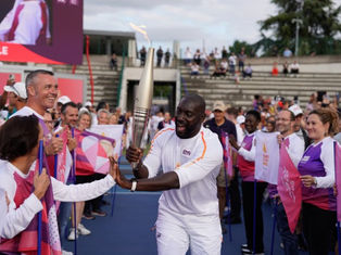 Stage 64 – Olympic Torch Relay – Starting the week with pomp and circumstance in Essonne!