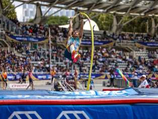 Duplantis adds Paris to 2026 title bid