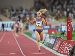 Hull breaks world 2000m record with 5:19.70 in Monaco
