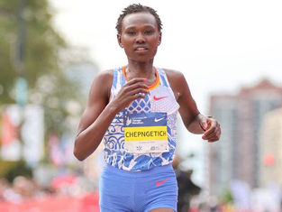 Chepngetich smashes world marathon record in Chicago with 2:09:56
