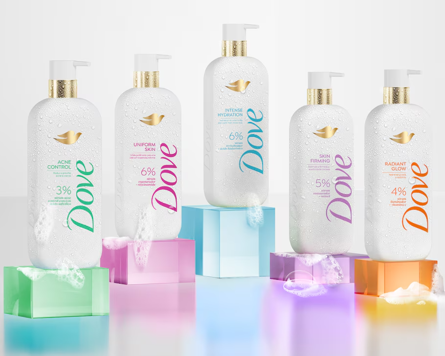 Dove aposta no skincare corporal no banho com nova linha de sabonetes sérum
