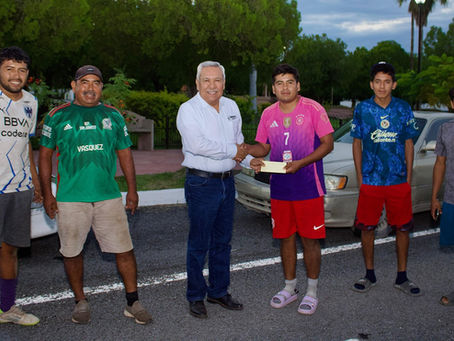 Entrega de apoyo económico al equipo juvenil rumbo a la Copa Telmex Telcel