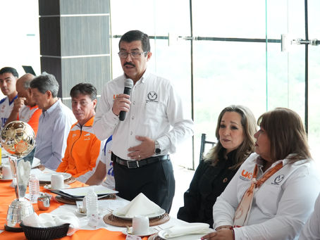 Felicita Rector Dámaso Anaya a los Correcaminos campeones de la Liga Premier