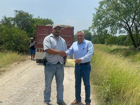 Entrega de apoyo en Guadalupe Victoria
