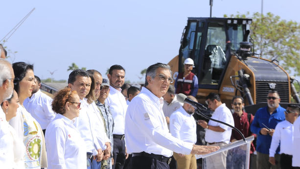 Entrega Gobernador Américo Villarreal vehículos y maquinaria por 125.2 mdp