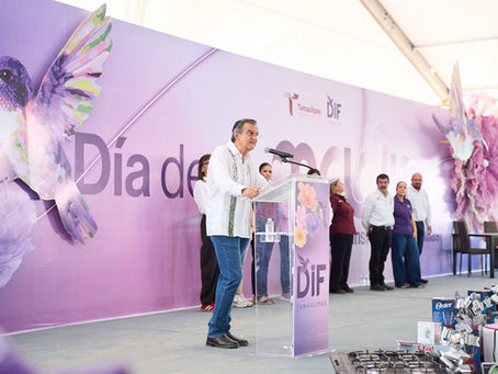 Gobernador Américo Villarreal y Dra. María de Villarreal celebran a las madres y llevan brigada de servicios a Abasolo