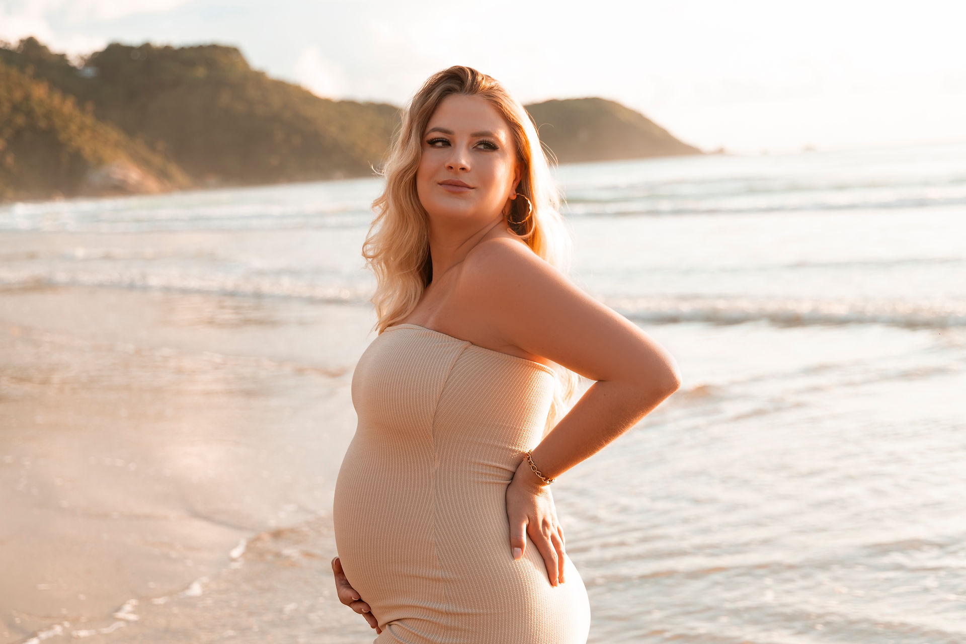 Ensaio gestante na praia de Bombinhas, fotografo bombinhas, cook mella fotografia