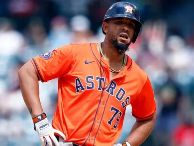 Astros Release Veteran First Baseman